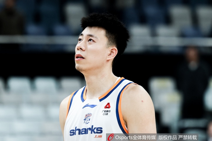 关键时刻边线发球直接扔出界外！张镇麟出战34分钟10中2得4分3板