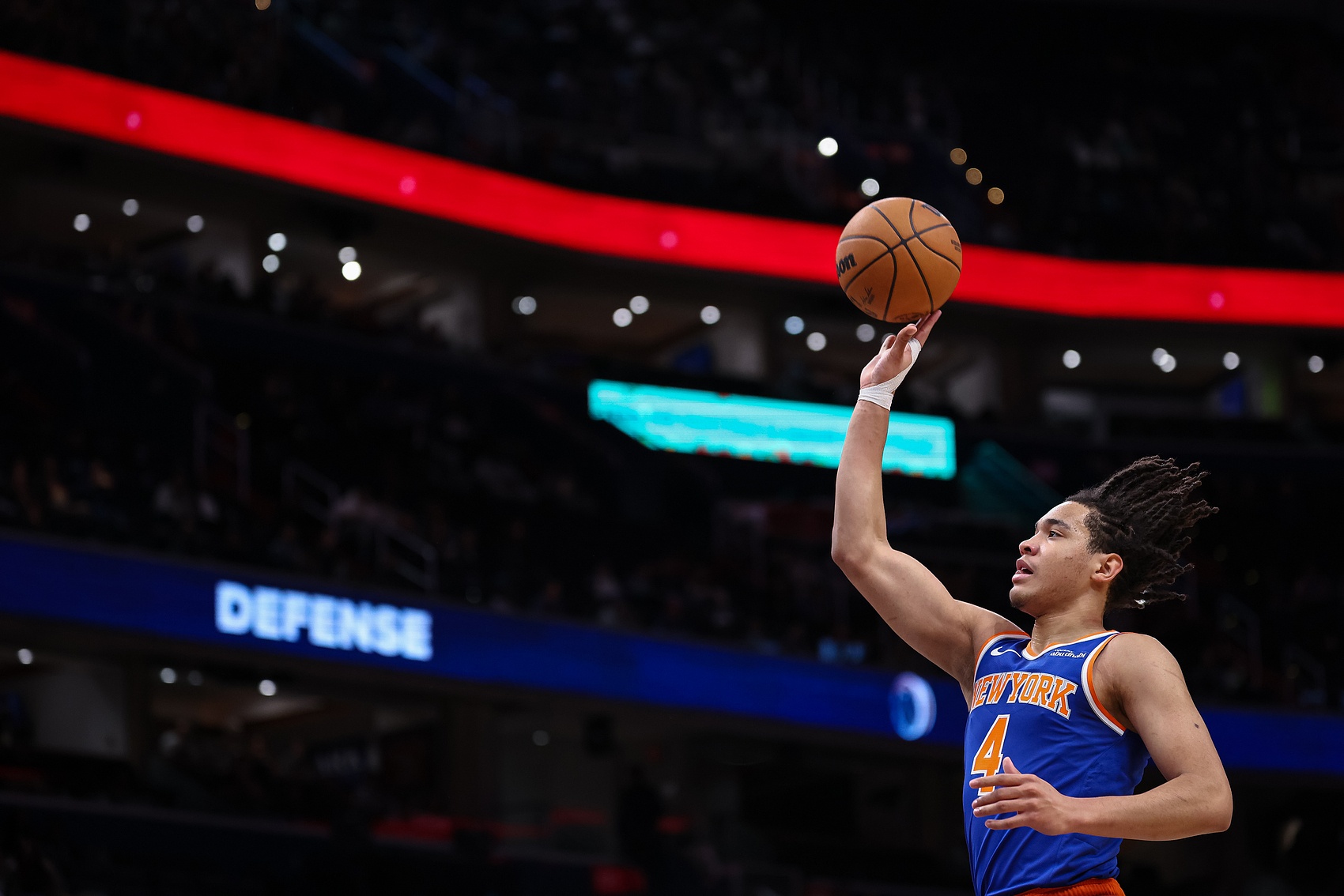 迈克-布朗：达迪耶要利用好自己身体优势 他有潜力在联盟长期立足