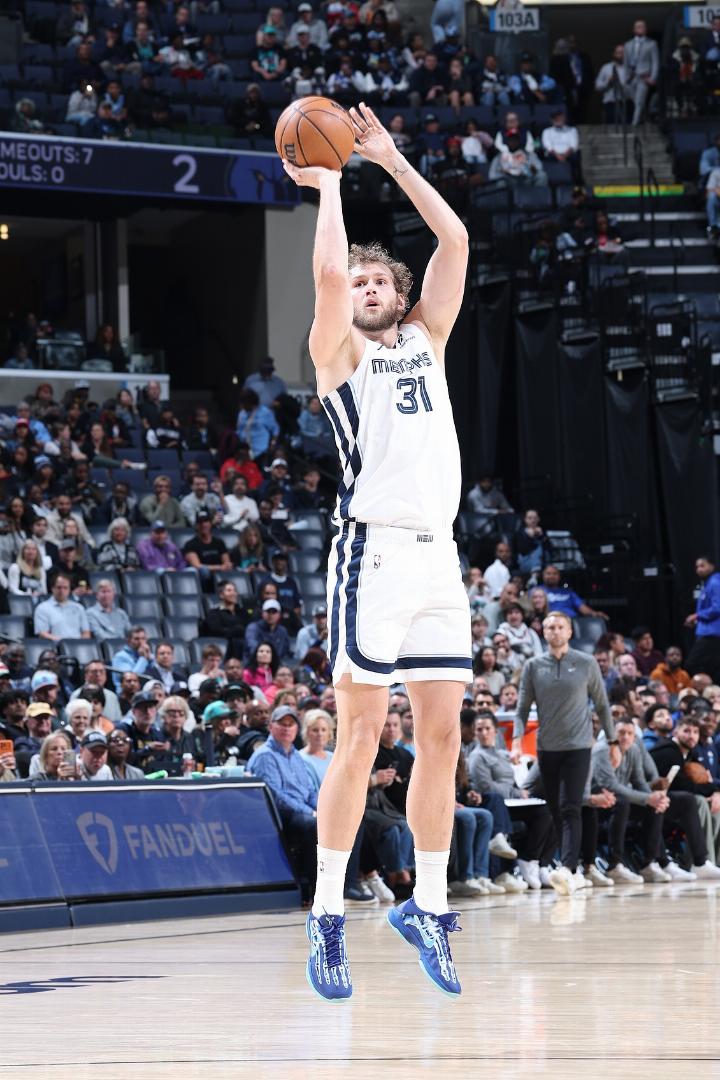 窝火旧将！兰代尔关键时刻连进三分 替补轰20+10+3助2断1帽